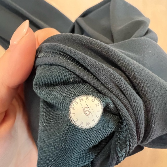 Lululemon dark teal 7/8 length align leggings - Picture 4 of 5